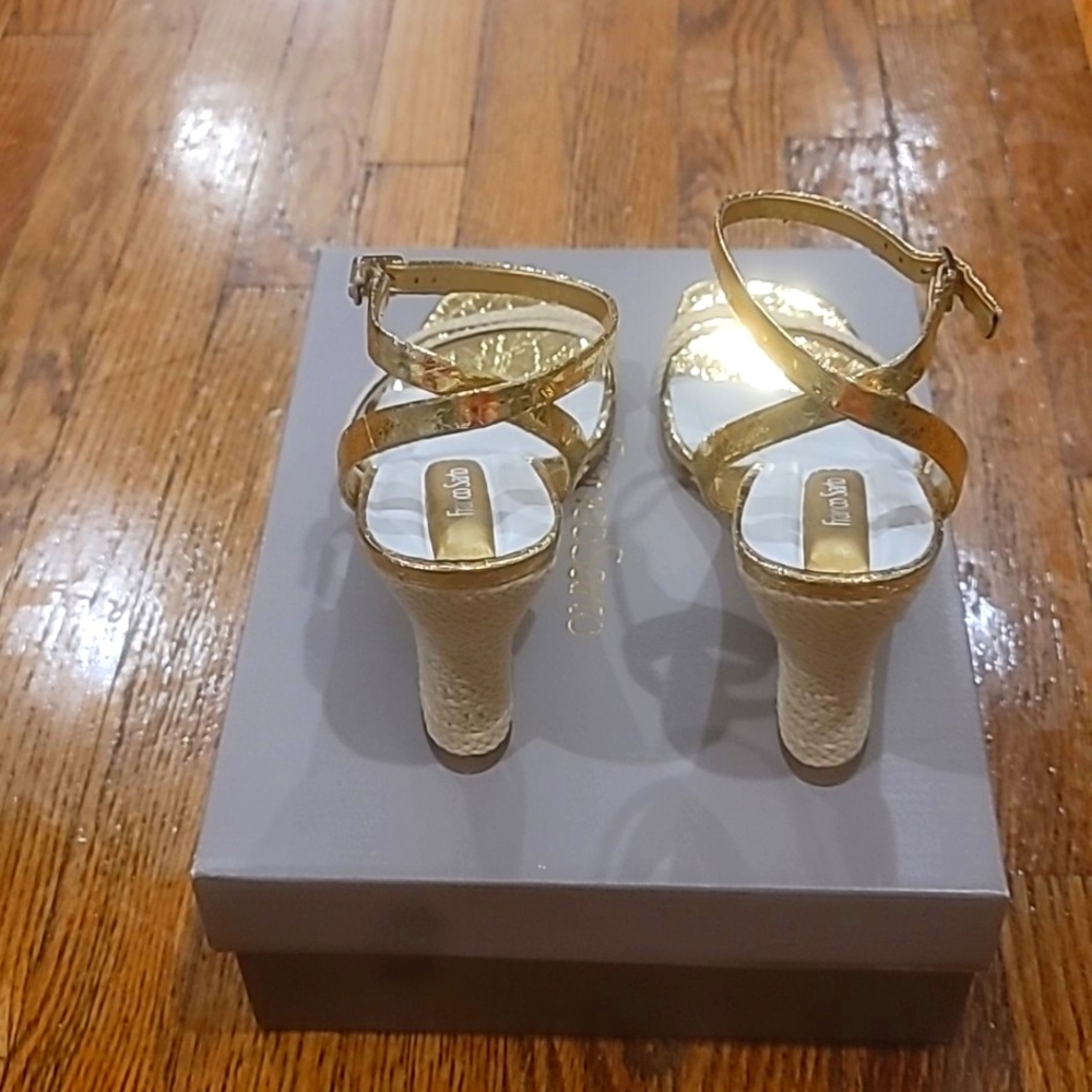 Size 10M Women's Franca 2 Natural and Gold Dressy Wedge Sandal, NIB.